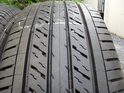 ขายยาง DUNLOP SP LT37 ปี2413(1คู่) 215-65-16 ราคา 2,200