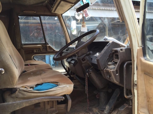 10 ล้อเพลาเดียวมิตรซูฯฟูโซ่ FN515M-A20180 รถสภาพดี คัสซีสวย เครื่องดี ยางสวย