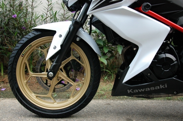 ขาย Kawasaki Z250 ปี 2013 พร้อมของแต่ง Bookservice เอกสารพร้อมโอน