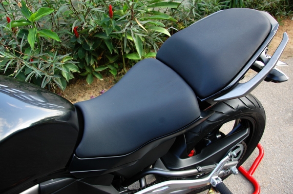 ขาย Kawasaki ER6n ABS สีดำ ปี 2012 Bookservice เอกสารพร้อมโอน