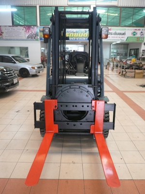 ขายรถโฟล์คลิฟท์มือสอง toyota รุ่น 8FGL25 ราคา 355,000 บาท นำเข้าจากประเทศญี่ปุ่น 100\% ไม่เคยใช้งานในไทย