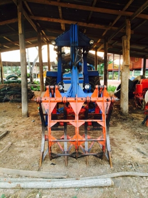 **230,000บ.ต่อรอง///เครื่องคีบอ้อยบูมเดี่ยว กมล ฯ K.M.T.** ขาย เครื่องคีบอ้อย บูมเดี่ยว สภาพสวยๆ เครื่องคีบอ้อย ของ กมลฯ K.M.T.รุ่นK81-370F-3 บูมเดี่ยว คีบอ้อยได้ 300-500 กก. คีบได้สูง 5.50ม. ตัวโคง/คีบ ทำจากเหล็กแบบพิเศษ แข็งแรง ทนทาน แกร่ง ใช้กับ รถไถ F **230,000บ.ต่อรอง///เครื่องคีบอ้อยบูมเดี่ยว กมล ฯ K.M.T.** ขาย เครื่องคีบอ้อย บูมเดี่ยว สภาพสวยๆ เครื่องคีบอ้อย ของ กมลฯ K.M.T.รุ่นK81-370F-3 บูมเดี่ยว คีบอ้อยได้ 300-500 กก. คีบได้สูง 5.50ม. ตัวโคง/คีบ ทำจากเหล็กแบบพิเศษ แข็งแรง ทนทาน แกร่ง ใช้กับ รถไถ F