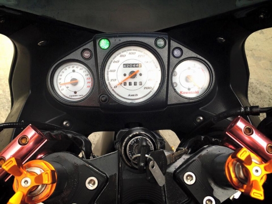 KAWASAKI NINJA250 ปี2012สภาพเเต่งๆจัดเต็มด้วยท่อ คู่ออก2 AKPV เสียงลั่นๆครับล้อโต ER ยางหลัง160 ท้ายสั้น