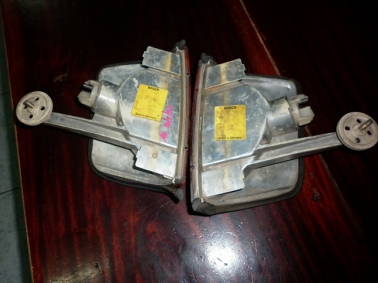 ต้องการขาย ไฟเลี้ยว BENZ W201(190E) ต้องการขาย ไฟเลี้ยว BENZ W201(190E)