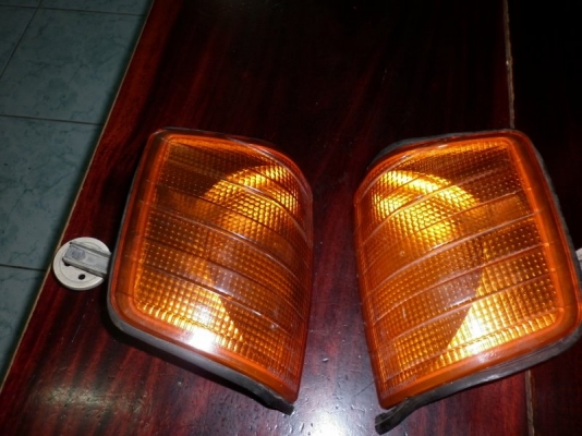 ต้องการขาย ไฟเลี้ยว BENZ W201(190E) ต้องการขาย ไฟเลี้ยว BENZ W201(190E)