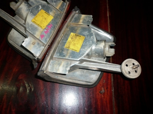 ต้องการขาย ไฟเลี้ยว BENZ W201(190E) ต้องการขาย ไฟเลี้ยว BENZ W201(190E)