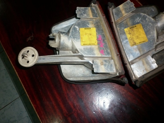 ต้องการขาย ไฟเลี้ยว BENZ W201(190E) ต้องการขาย ไฟเลี้ยว BENZ W201(190E)