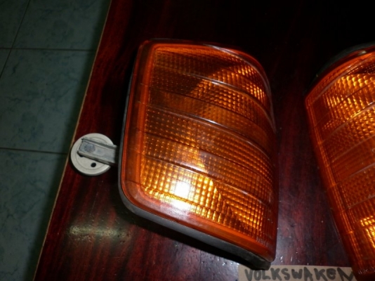 ต้องการขาย ไฟเลี้ยว BENZ W201(190E) ต้องการขาย ไฟเลี้ยว BENZ W201(190E)