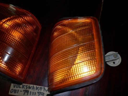 ต้องการขาย ไฟเลี้ยว BENZ W201(190E) ต้องการขาย ไฟเลี้ยว BENZ W201(190E)