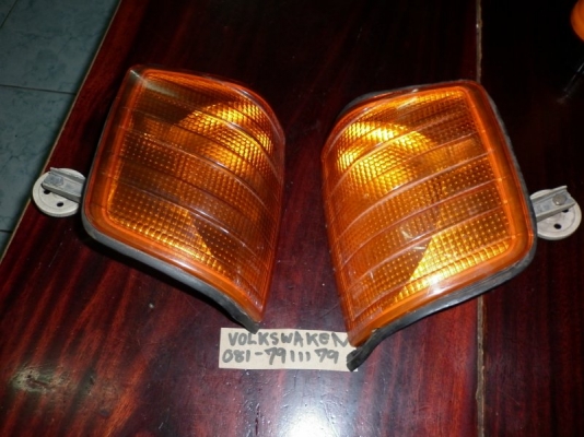 ต้องการขาย ไฟเลี้ยว BENZ W201(190E)