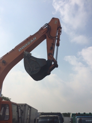 ต้องการขายรถแบคโฮDOOSAN 300 ต้องการขายรถแบคโฮDOOSAN 300