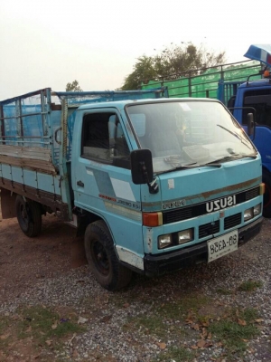 สี่ล้อ อีซูชุ NKR88แรงห้างแท้ เกียร์สั้น สภาพดีสวยเดิมจริง พร้อมใช้งาน ทะเบียนพร้อมโอน.(มีหลังคาโดยสารแถมให้ ครับ)