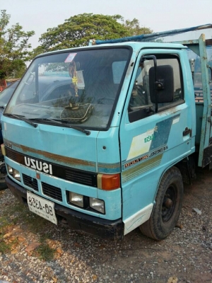 สี่ล้อ อีซูชุ NKR88แรงห้างแท้ เกียร์สั้น สภาพดีสวยเดิมจริง พร้อมใช้งาน ทะเบียนพร้อมโอน.(มีหลังคาโดยสารแถมให้ ครับ)