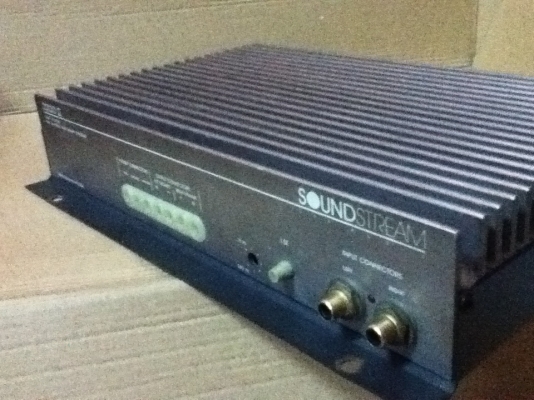 ขายแอมป์ SoundStream รุ่น D200 II(2ch) สภาพสวยๆ 2200.-