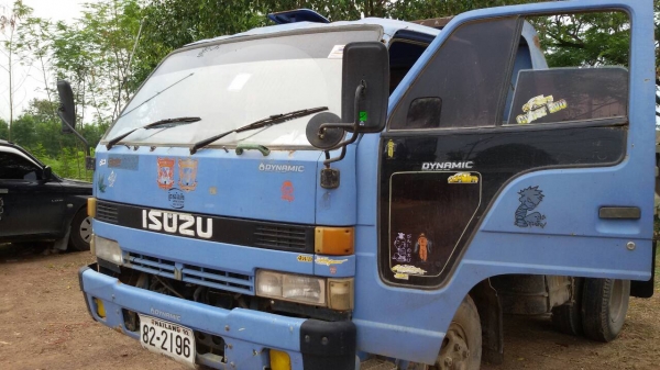 หกล้อดั้ม อีชูซุ FRR175เเรง สภาพดีสีเดิมช่วงล่างเต็มใหญ่ พร้อมลุยงาน เล่มทะเบียนพร้อม (ราคา490,000บ)ต่อรองได้