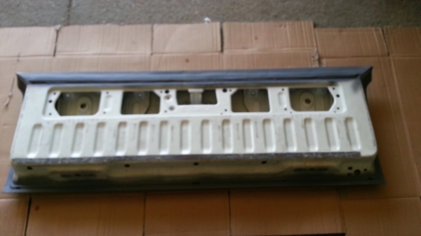 ฝาท้ายกระบะ Triton ตอนเดียว งานเคาะซ่อม