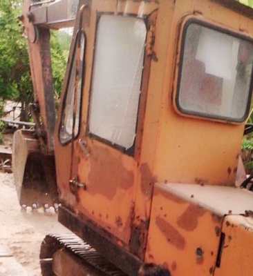 HITACHI UH025 PC 60 รถสภาพดีบอดี้เดิมๆพร้อมทำงานได้เลยครับ เครื่องแห้งแรงดีไม่เยิ้ม ปั๊มเดิมๆแห้งดีทำงานไม่โหลดครับ ภายในห้องเก๋งสะอาดคอนโทรลยาว ใช้งานง่ายคล่องตัวดี ภายนอกบอดี้สวยดีบูมอาร์มมีปะบ้างนิดหน่อยครับแต่พร้อมใช้งานได้ดี ช่วงล่างแน่นดี เฟลมสวยไม่