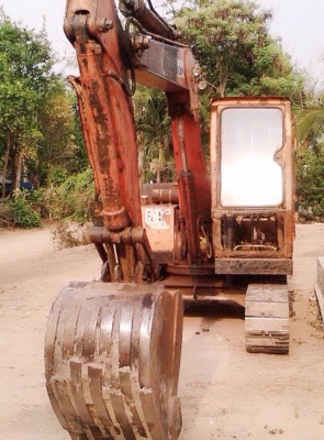 HITACHI UH025 PC 60 รถสภาพดีบอดี้เดิมๆพร้อมทำงานได้เลยครับ เครื่องแห้งแรงดีไม่เยิ้ม ปั๊มเดิมๆแห้งดีทำงานไม่โหลดครับ ภายในห้องเก๋งสะอาดคอนโทรลยาว ใช้งานง่ายคล่องตัวดี ภายนอกบอดี้สวยดีบูมอาร์มมีปะบ้างนิดหน่อยครับแต่พร้อมใช้งานได้ดี ช่วงล่างแน่นดี เฟลมสวยไม่