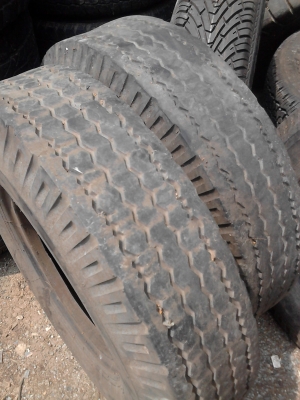 8.25-16 BRIDGESTONE ปี2012 มี 2 เส้น tel.081-427-3941