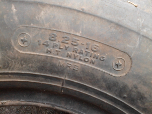 8.25-16 BRIDGESTONE ปี2012 มี 2 เส้น tel.081-427-3941