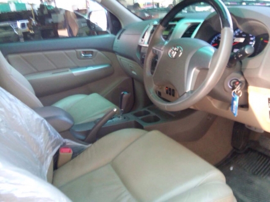 TOYOTA FUTUNER 2.5 G ปี 2014  เกียร์ออโต้  สีขาว สวยจัด สนใจโทร 0922726669 ตันหยงค่ะ