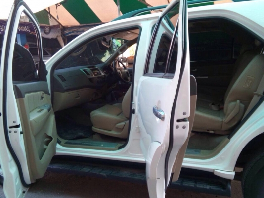 TOYOTA FUTUNER 2.5 G ปี 2014  เกียร์ออโต้  สีขาว สวยจัด สนใจโทร 0922726669 ตันหยงค่ะ