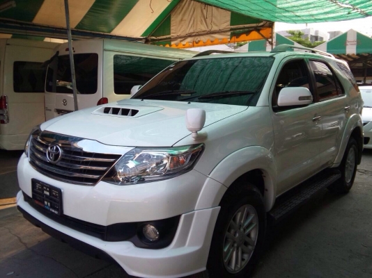 TOYOTA FUTUNER 2.5 G ปี 2014  เกียร์ออโต้  สีขาว สวยจัด สนใจโทร 0922726669 ตันหยงค่ะ