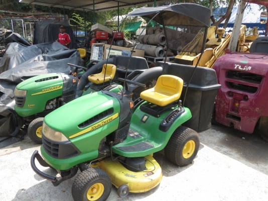 รถตัดหญ้า John Deere 20 แรงม้า มีกล่องเก็บหญ้า พร้อมหลังคาบังแดด