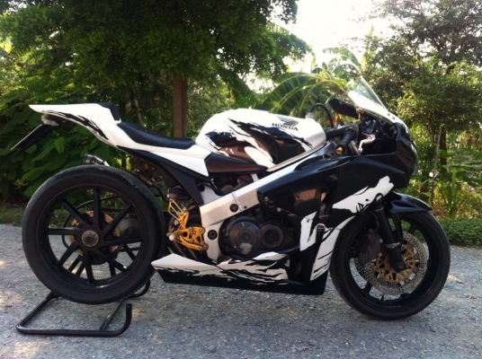 ขาย VFR400 ทะเบียนแท้ ภาษีไม่ขาด ของแต่งเทพๆ ทั้งคัน ขาย VFR400 ทะเบียนแท้ ภาษีไม่ขาด ของแต่งเทพๆ ทั้งคัน