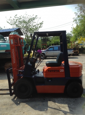 +++ ขายโฟล์คลิฟท์  TOYOTA 5FD20  ขนาด  2  ตัน  เครื่องยนต์ดีเซล  เสา  3  เมตร  เกียร์ธรรมดา  งา 1,070  มม.  ยางตันครับ