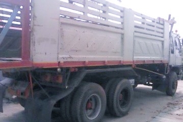 HINO FM 1M - 220 HP EM100 สิบล้อดั๊มพ์ 2 เพลา กระบะดั๊มพ์เหล็ก 12 ตันของสามมิตรลอนเฉียงสภาพดีพร้อมบรรทุกได้เลยครับ เครื่องยนต์แรงดีเดิมๆไม่มีเยิ้ม ภายในเก๋งคอนโซลสวยครบ แอร์ พวงมาลัยเพาเวอร์ ระบบเบรคทริ๊ปฟี้ครบครัน ช่วงล่างแน่นคัชซีไม่บิดไม่บวม ยางสภาพดีป