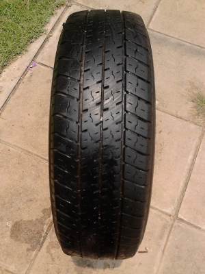 195R14 มี 2 เส้น tel.081-427-3941