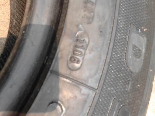 195R14 มี 2 เส้น tel.081-427-3941