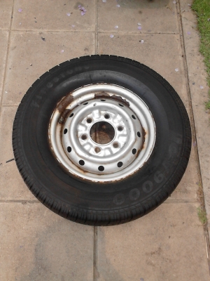 195R14 มี 2 เส้น tel.081-427-3941