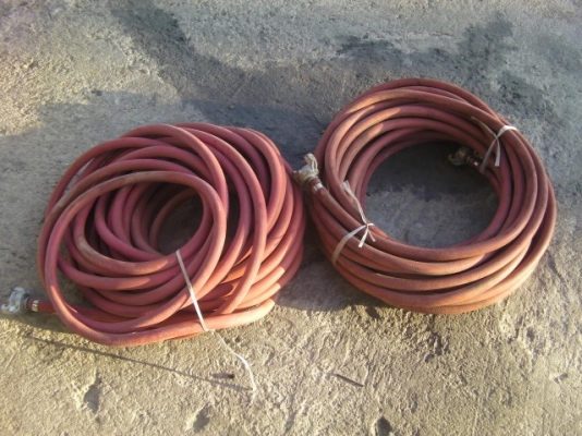 สายลมเก่านอกพร้อมหัวต่อยังไม่ใช้งานเก่าเก็บUSA ขนาด 1/2 แรงดัน200บา  ราคาม้วนละ 3,000บาท มีหลายม้วน สภาพสวย4ม้วน ม้วนอื่น ตามสภาพ  ยาว20เมตร