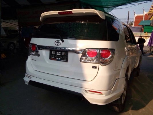 TOYOTA FUTUNER 2.5 G สีขาว ออโต้  ปี2014 ราคา 979,000 บาท