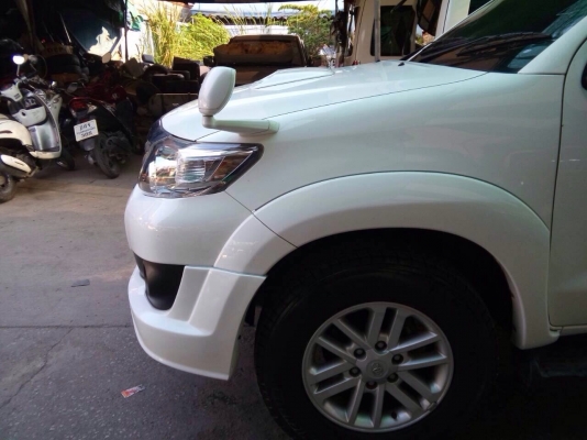 TOYOTA FUTUNER 2.5 G สีขาว ออโต้  ปี2014 ราคา 979,000 บาท