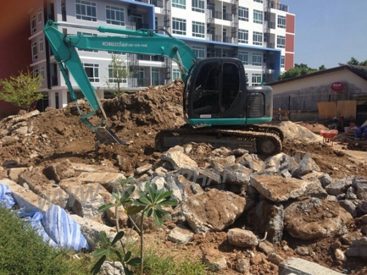 รถแบคโฮ KOBELCO  รุ่น SK135SR    ปีจดทะเบียน 2554