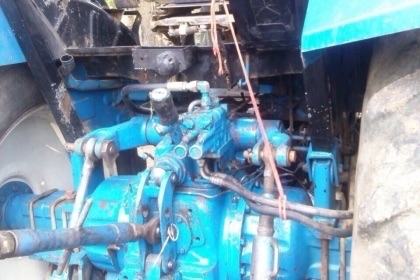 FORD 7840 - 2 เพลา เครื่องแรงดีกำลังไม่ตกเครื่องไม่มีเยิ้มครับ ระบบไฮดรอลิกส์ไม่มีแตกเยิ้ม เกียร์เดิมๆใช้งานง่ายทำงานได้เร็วคล่องตัวสุดๆครับ ภายนอกรถบอดี้เดิมๆดีไม่ช้ำเลยครับ อุปกรณ์ครบพร้อม มีใบมีดดันหน้า ผานพรวนดิน 6 สภาพดีติดตั้งพร้อมใช้งานได้เลย ช่วงล