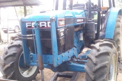 FORD 7840 - 2 เพลา เครื่องแรงดีกำลังไม่ตกเครื่องไม่มีเยิ้มครับ ระบบไฮดรอลิกส์ไม่มีแตกเยิ้ม เกียร์เดิมๆใช้งานง่ายทำงานได้เร็วคล่องตัวสุดๆครับ ภายนอกรถบอดี้เดิมๆดีไม่ช้ำเลยครับ อุปกรณ์ครบพร้อม มีใบมีดดันหน้า ผานพรวนดิน 6 สภาพดีติดตั้งพร้อมใช้งานได้เลย ช่วงล