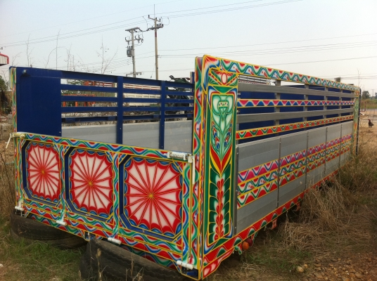 กระบะอลูมิเนียม คัสซีเทียม 0.87 เมตร กว้าง 2.50 เมตร ยาว 6.20 เมตร แผงสูงรวม 1.60 เมตร ครบชุด พร้อมใช้