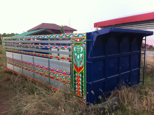 กระบะอลูมิเนียม คัสซีเทียม 0.87 เมตร กว้าง 2.50 เมตร ยาว 6.20 เมตร แผงสูงรวม 1.60 เมตร ครบชุด พร้อมใช้