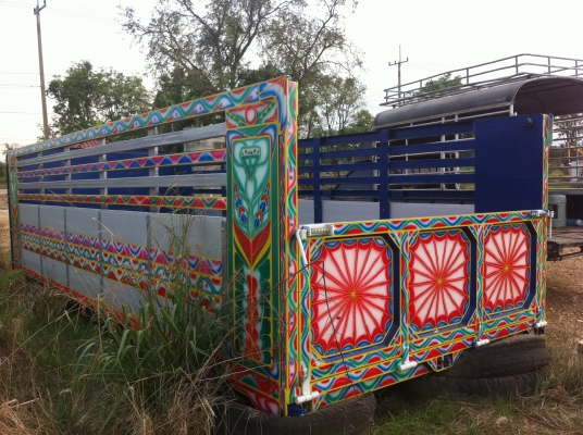 กระบะอลูมิเนียม คัสซีเทียม 0.87 เมตร กว้าง 2.50 เมตร ยาว 6.20 เมตร แผงสูงรวม 1.60 เมตร ครบชุด พร้อมใช้