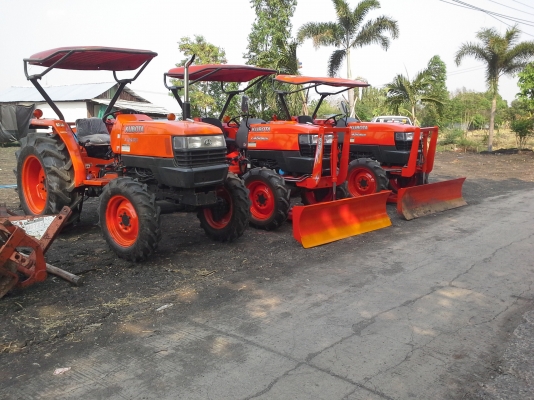 บัญชาแทรคร์เตรอร์ขายคูโบต้ามือ2ปรับสภาพพร้อมใช้ท่านใดหารถอยู่ติดต่อสอบถามได้