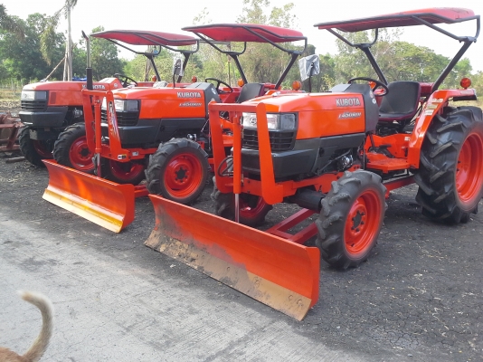 บัญชาแทรคร์เตรอร์ขายคูโบต้ามือ2ปรับสภาพพร้อมใช้ท่านใดหารถอยู่ติดต่อสอบถามได้