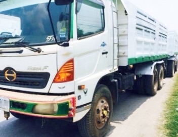 HINO MEGA FM 260 HP EURO2 ปี 49 รถพ่วง แม่+ลูก แม่กระบะดั๊มพ์เหล็ก 12 ตันของอู่สหกิจสวยสภาพดีพร้อมบรรทุกได้เลย เครื่องแน่นแรงดีสุดๆครับ ภายในเก๋งคอนโซลสวยครบ แอร์ พวงมาลัยเพาเวอร์ ระบบเบรคทริ๊ปฟี้ครบครัน ลูก 2 คานดั๊มพ์ของอู่สหกิจสวยจัดทั้งแม่ทั้ง