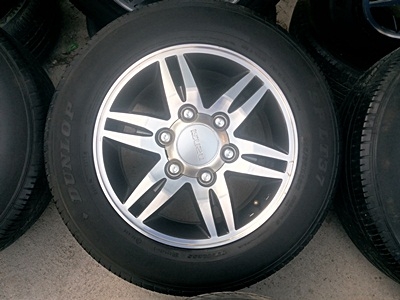 ขายล้อแม็กISUZU HI Lender16 พร้อมยางปี13 4 ล้อ