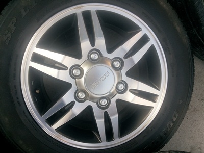 ขายล้อแม็กISUZU HI Lender16 พร้อมยางปี13 4 ล้อ