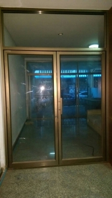 ประตูกระจกราคาถูก มือสอง