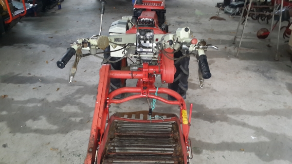 รถเก็บหญ้า ดีเชล สตาร์ตกุแญแจ รถเก็บหญ้า ดีเชล สตาร์ตกุแญแจ